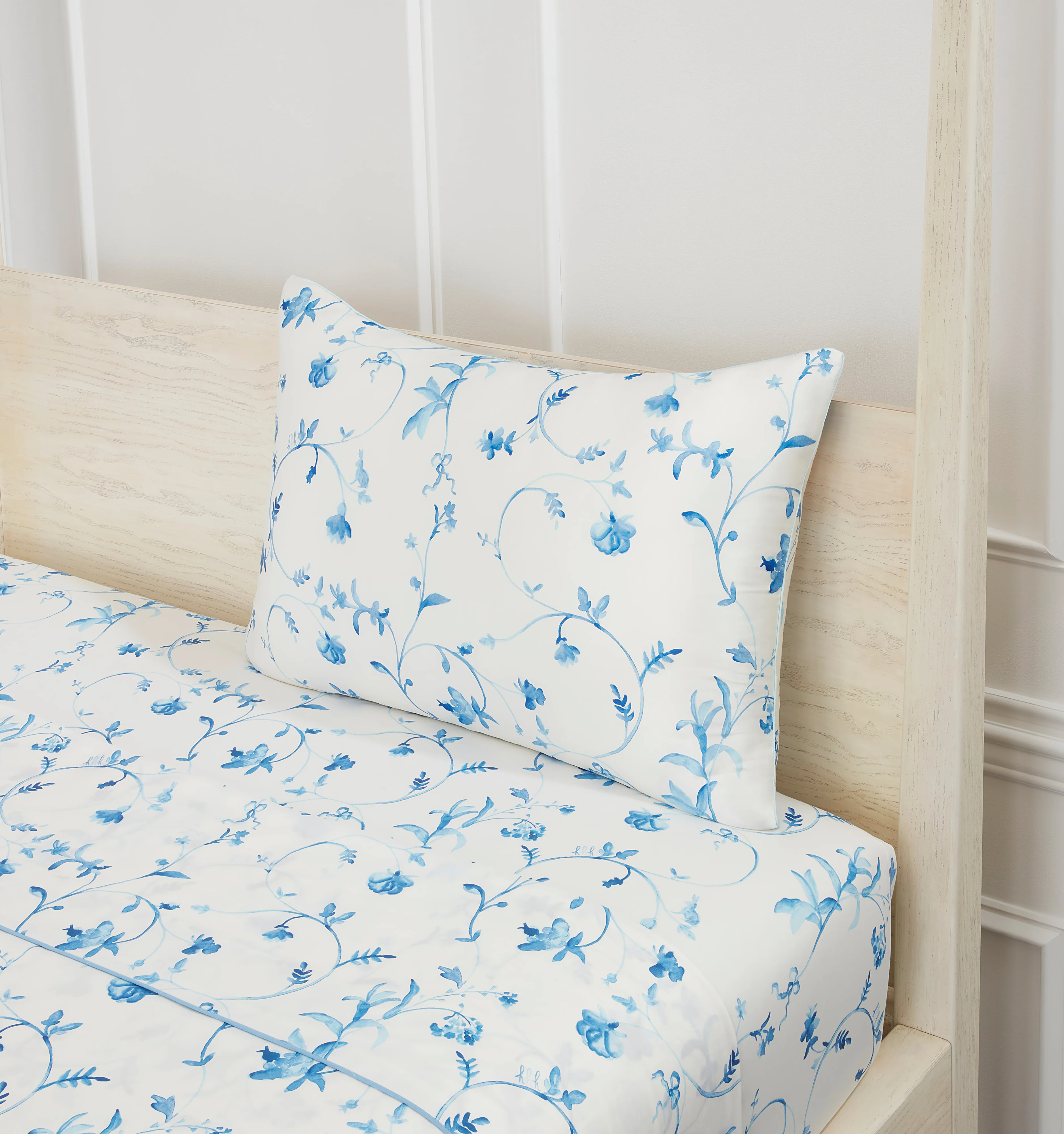 The Sisi Silk Pillowcase - Blue Botanical - Image 4