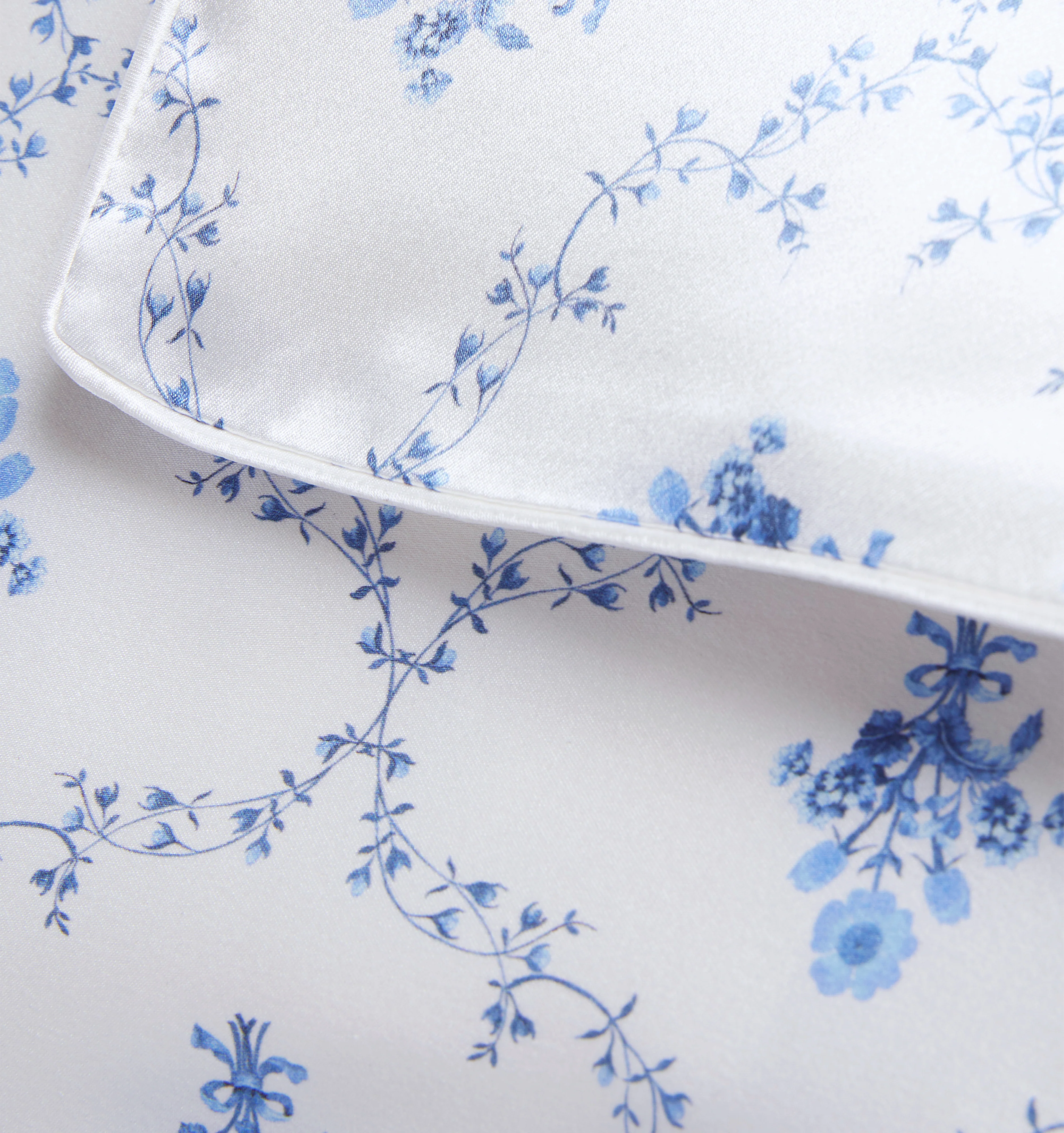 The Sisi Silk Pillowcase - Blue Trellis - Image 3